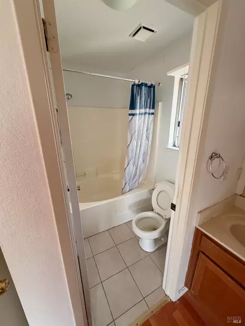Bath - 1132 Capistrano Ct, Fairfield, CA 94534 photo 1 of 2