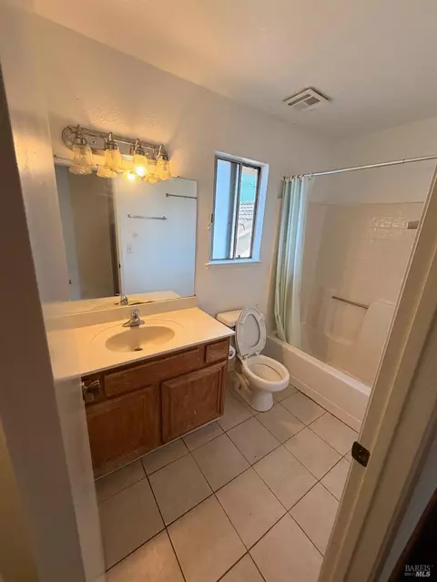 Bath - 1132 Capistrano Ct, Fairfield, CA 94534 photo 2 of 2