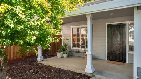 Exterior - 9514 Lazy Creek Dr, Windsor, CA 95492 photo 5 of 5