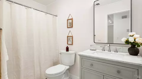 Bath - 9514 Lazy Creek Dr, Windsor, CA 95492 photo 2 of 2