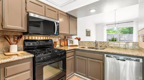 Kitchen - 9514 Lazy Creek Dr, Windsor, CA 95492 photo 1 of 3