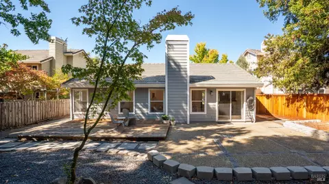 Exterior - 9514 Lazy Creek Dr, Windsor, CA 95492 photo 3 of 5