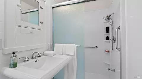 Bath - 317 Richardson St, Sausalito, CA 94965 photo 1 of 1