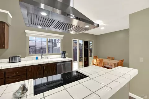 Kitchen - 2798 Toland Dr, Fairfield, CA 94534 photo 3 of 6