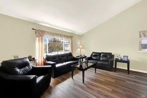 Living - 2798 Toland Dr, Fairfield, CA 94534 photo 2 of 5