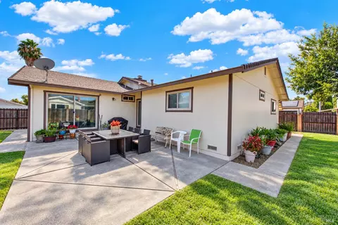 Exterior - 2798 Toland Dr, Fairfield, CA 94534 photo 5 of 13