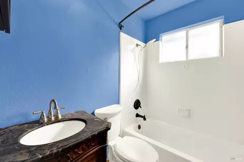 Bath - 114 Shelley Dr, Vallejo, CA 94591 photo 4 of 4