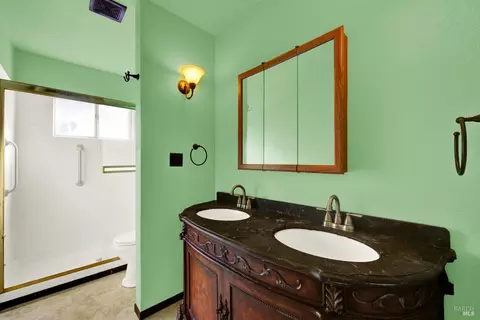 Bath - 114 Shelley Dr, Vallejo, CA 94591 photo 2 of 4