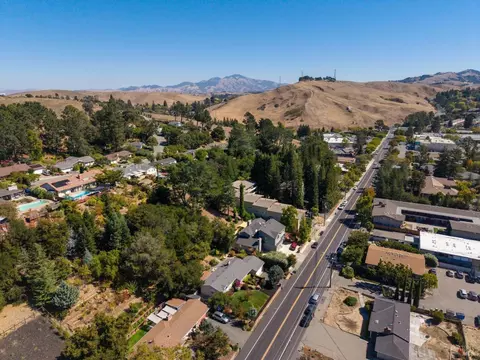 View/Area - 323 Rheem Blvd, Moraga, CA 94556 photo 8 of 10