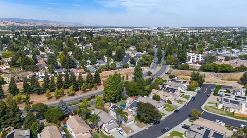 View/Area - 526 Regency Cir, Vacaville, CA 95687 photo 6 of 12