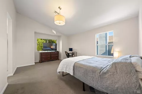 Bedroom - 526 Regency Cir, Vacaville, CA 95687 photo 4 of 9