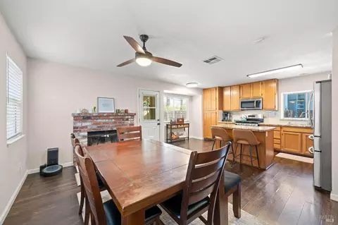 Dining - 526 Regency Cir, Vacaville, CA 95687 photo 4 of 5