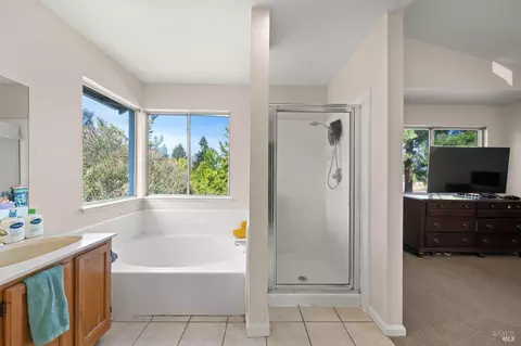 Bath - 526 Regency Cir, Vacaville, CA 95687 photo 7 of 8