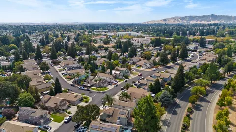 View/Area - 526 Regency Cir, Vacaville, CA 95687 photo 9 of 12