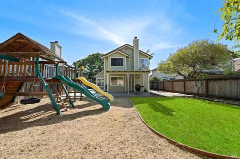 Exterior - 526 Regency Cir, Vacaville, CA 95687 photo 6 of 16