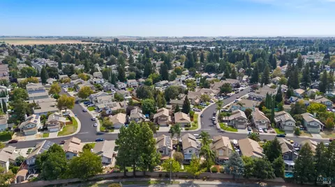 View/Area - 526 Regency Cir, Vacaville, CA 95687 photo 8 of 12