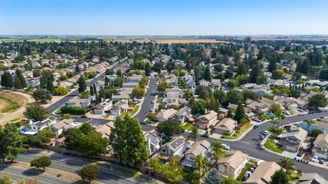 View/Area - 526 Regency Cir, Vacaville, CA 95687 photo 7 of 12