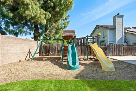 Exterior - 526 Regency Cir, Vacaville, CA 95687 photo 8 of 16