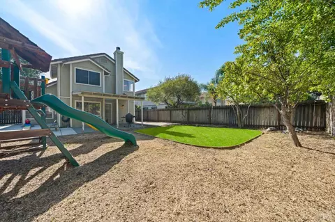 Exterior - 526 Regency Cir, Vacaville, CA 95687 photo 5 of 16