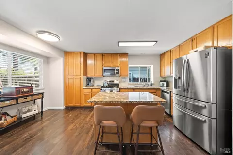 Kitchen - 526 Regency Cir, Vacaville, CA 95687 photo 2 of 4