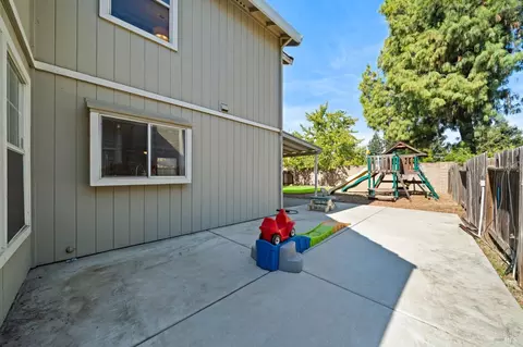 Exterior - 526 Regency Cir, Vacaville, CA 95687 photo 9 of 16