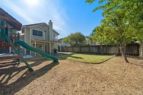 Exterior - 526 Regency Cir, Vacaville, CA 95687 photo 12 of 16