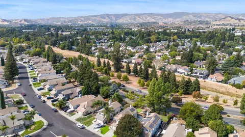 View/Area - 526 Regency Cir, Vacaville, CA 95687 photo 3 of 12