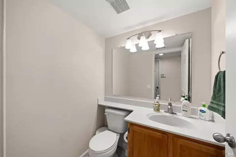 Bath - 526 Regency Cir, Vacaville, CA 95687 photo 1 of 8