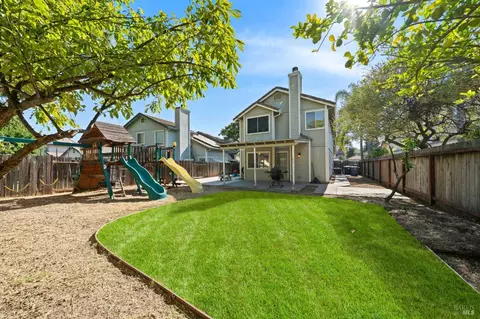 Exterior - 526 Regency Cir, Vacaville, CA 95687 photo 7 of 16