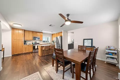 Dining - 526 Regency Cir, Vacaville, CA 95687 photo 5 of 5