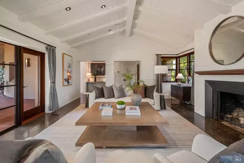 Living - 600 Stonecrest Dr, Napa, CA 94558 photo 2 of 5