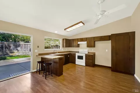 Kitchen - 620 Carson Ct, Vacaville, CA 95687 photo 2 of 4