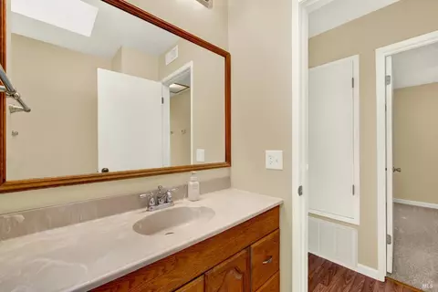 Bath - 620 Carson Ct, Vacaville, CA 95687 photo 5 of 7