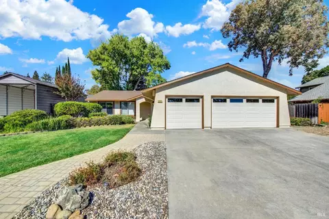 620 Carson Ct, Vacaville, CA 95687