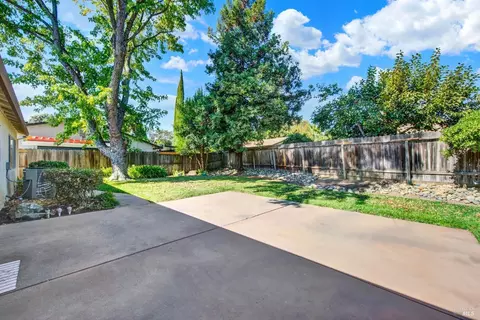 Exterior - 620 Carson Ct, Vacaville, CA 95687 photo 10 of 13