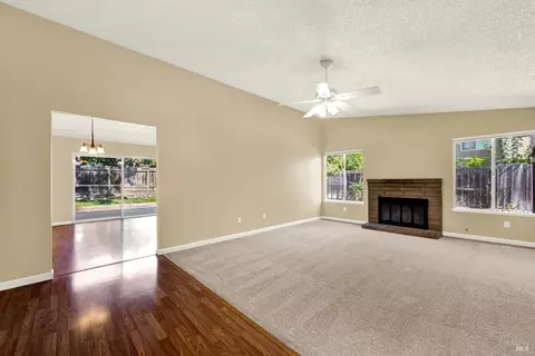 Living - 620 Carson Ct, Vacaville, CA 95687 photo 1 of 5