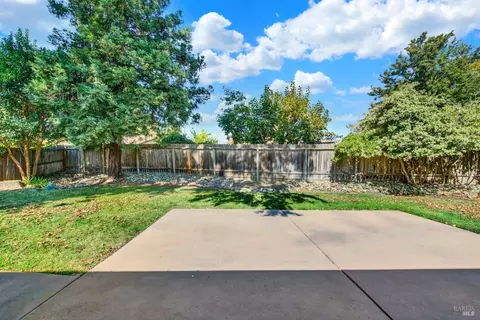 Exterior - 620 Carson Ct, Vacaville, CA 95687 photo 11 of 13