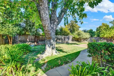 Exterior - 620 Carson Ct, Vacaville, CA 95687 photo 9 of 13