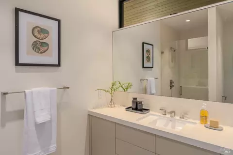 Bath - 855 Grapestone Ln, Sonoma, CA 95476 photo 5 of 5