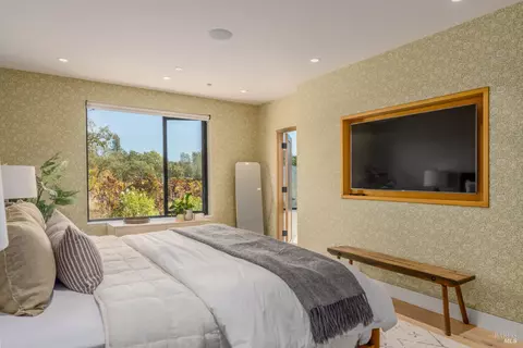 Bedroom - 855 Grapestone Ln, Sonoma, CA 95476 photo 2 of 4