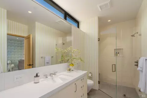 Bath - 855 Grapestone Ln, Sonoma, CA 95476 photo 2 of 5