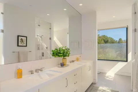 Bath - 855 Grapestone Ln, Sonoma, CA 95476 photo 1 of 5