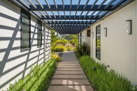 Exterior - 855 Grapestone Ln, Sonoma, CA 95476 photo 3 of 8