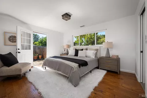 Bedroom - 1015 Manor Dr, Sonoma, CA 95476 photo 3 of 4