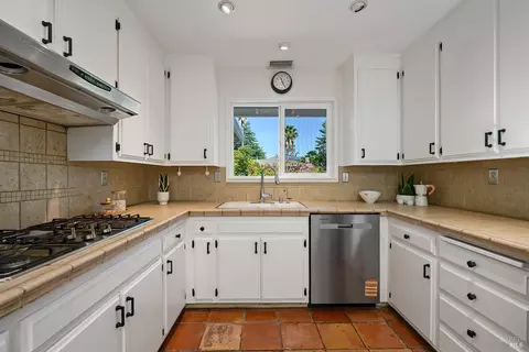 Kitchen - 1015 Manor Dr, Sonoma, CA 95476 photo 1 of 2
