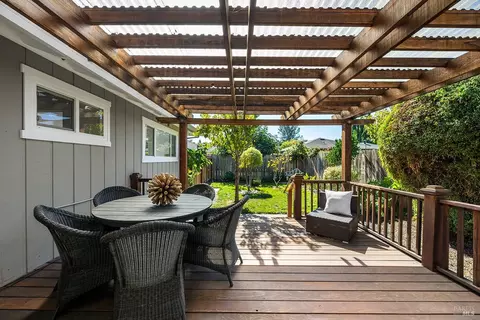 Exterior - 1015 Manor Dr, Sonoma, CA 95476 photo 3 of 8