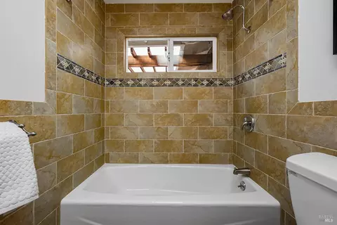Bath - 1015 Manor Dr, Sonoma, CA 95476 photo 1 of 3