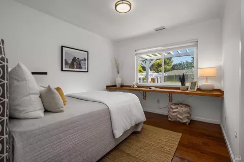 Bedroom - 1015 Manor Dr, Sonoma, CA 95476 photo 1 of 4