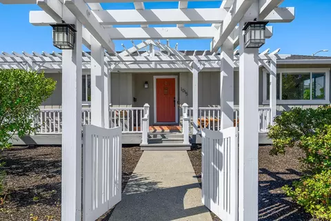 Exterior - 1015 Manor Dr, Sonoma, CA 95476 photo 1 of 8
