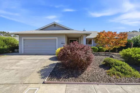 8800 Oakmont Dr, Santa Rosa, CA 95409